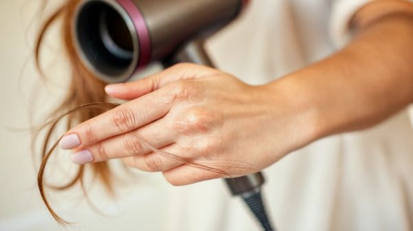5 astuces pour utiliser le sèche-cheveux Dyson sans damage